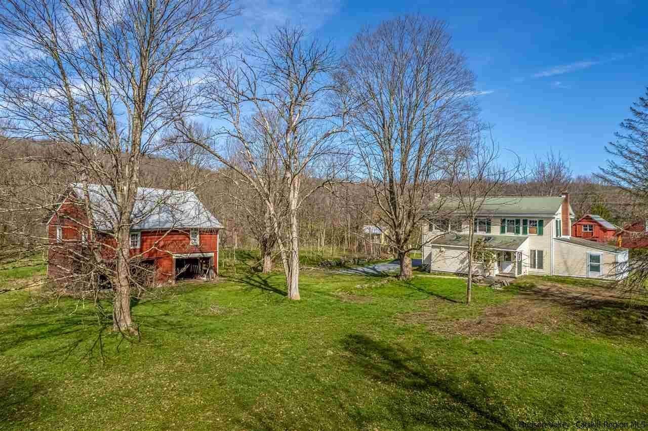 3. Single Family Homes for Sale at 866 Hollow Road Salt Point, New York 12578 United States