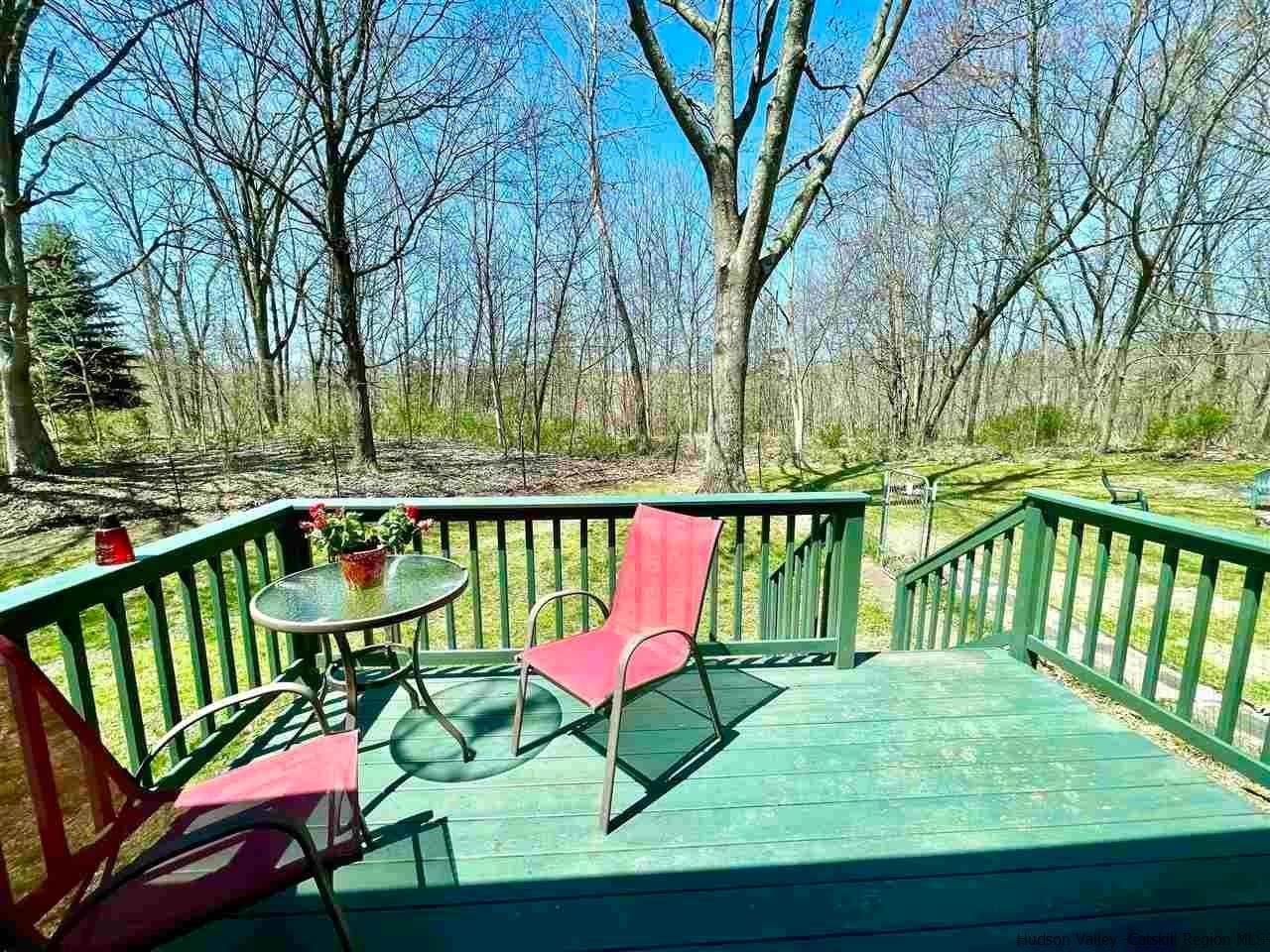 19. Single Family Homes for Sale at 814 Orchard Drive Wallkill, New York 12589 United States