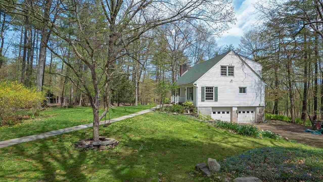 19. Single Family Homes for Sale at 4 Briarwood Lane Woodstock, New York 12498 United States