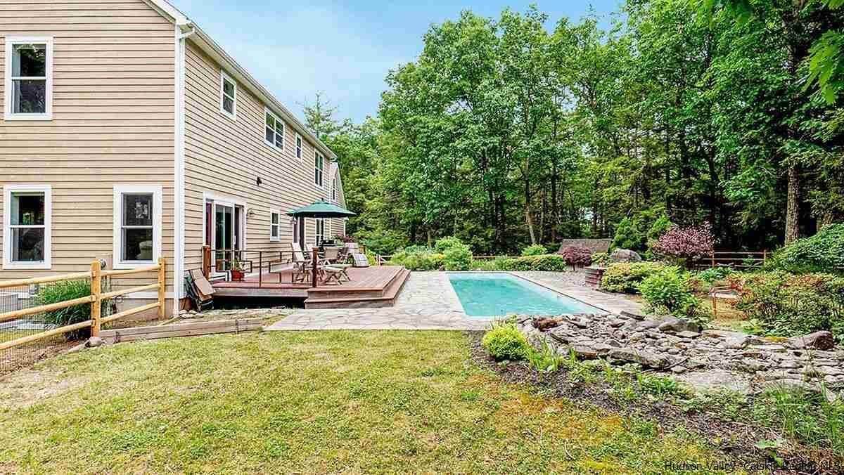 4. Single Family Homes for Sale at 9 Evergreen Drive Saugerties, New York 12477 United States