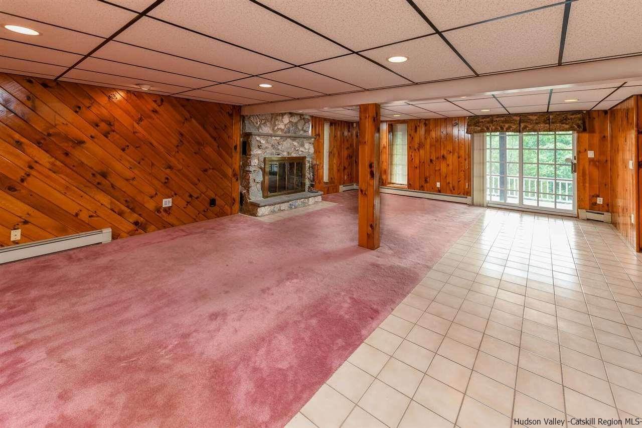 15. Single Family Homes for Sale at 132 Blueberry Hill Greenwood Lake, New York 10925 United States