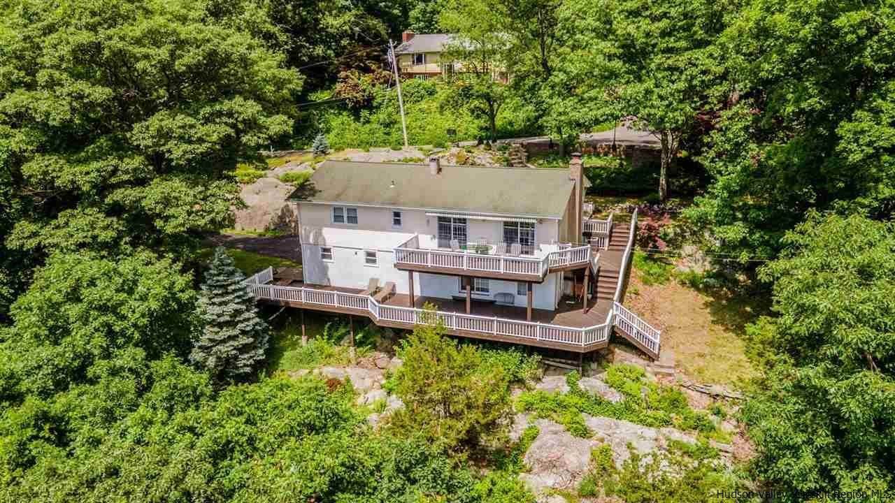 18. Single Family Homes for Sale at 132 Blueberry Hill Greenwood Lake, New York 10925 United States