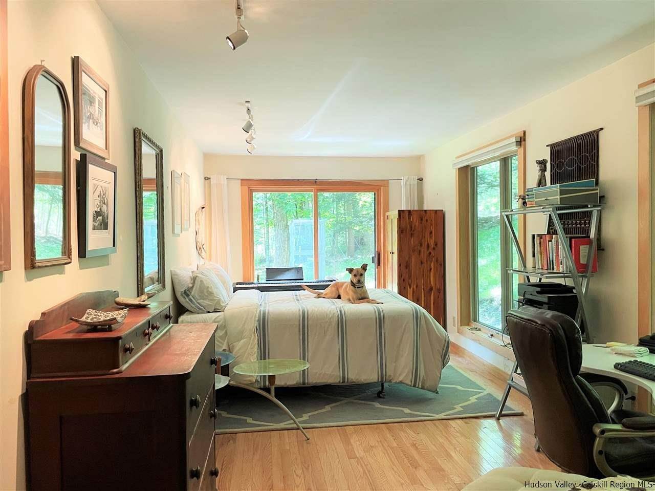 19. Single Family Homes for Sale at 38 Hillman Road Woodstock, New York 12498 United States