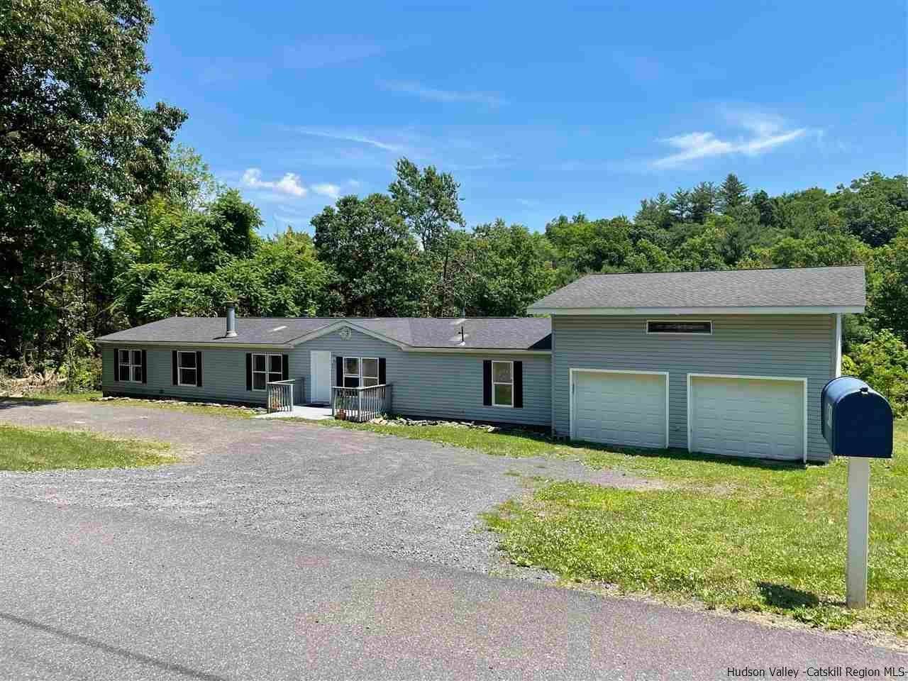 2. Single Family Homes for Sale at 41 Fortune Valley Lane Saugerties, New York 12477 United States