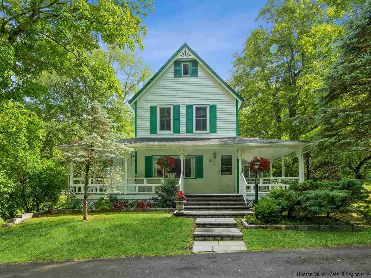 Single Family Homes 为 销售 在 63 Burnham Holow Road Big Indian, 纽约 12410 美国