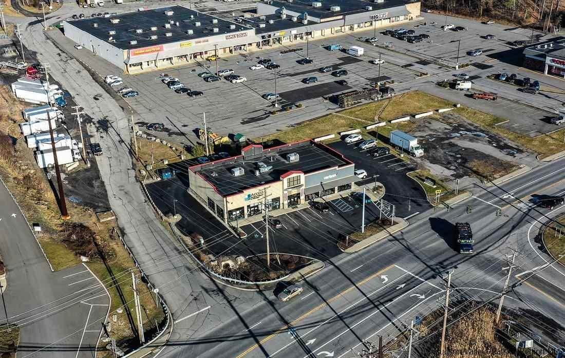 19. Retail for Sale at 338 Route 212 Saugerties, New York 12477 United States