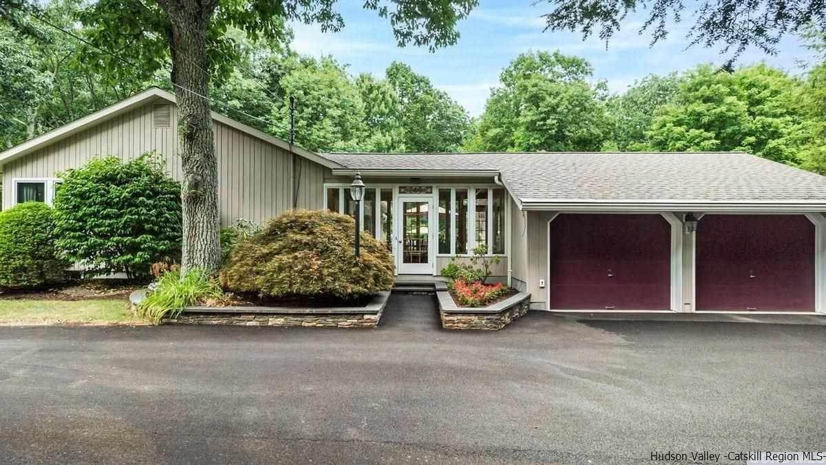 4. Single Family Homes for Sale at 36 Edgewood Drive Palenville, New York 12463 United States