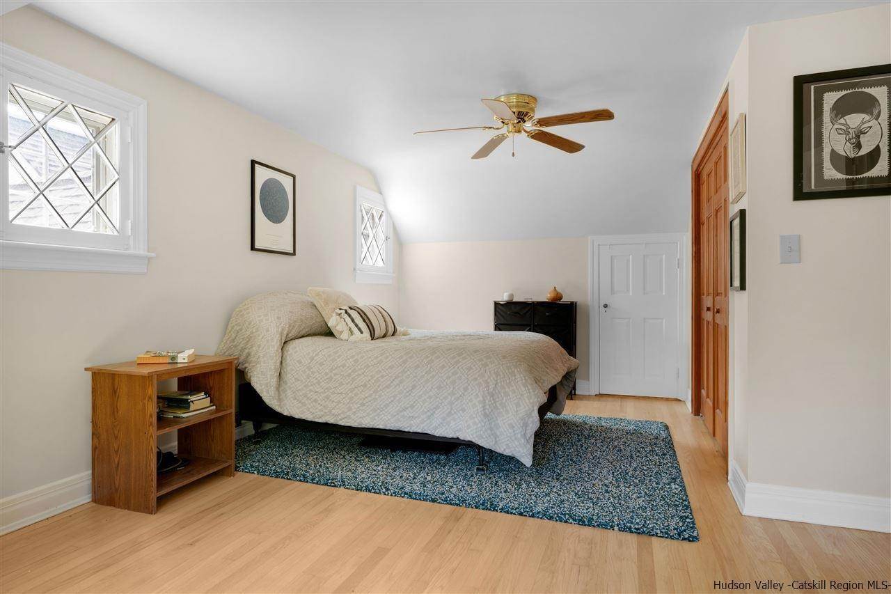 12. Single Family Homes for Sale at 11 Edgewood Lane Woodstock, New York 12498 United States