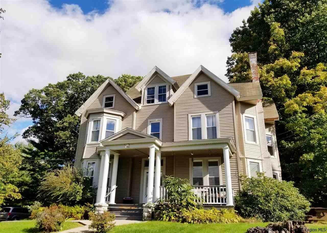 Single Family Homes 为 销售 在 34 Market Street Ellenville, 纽约 12428 美国