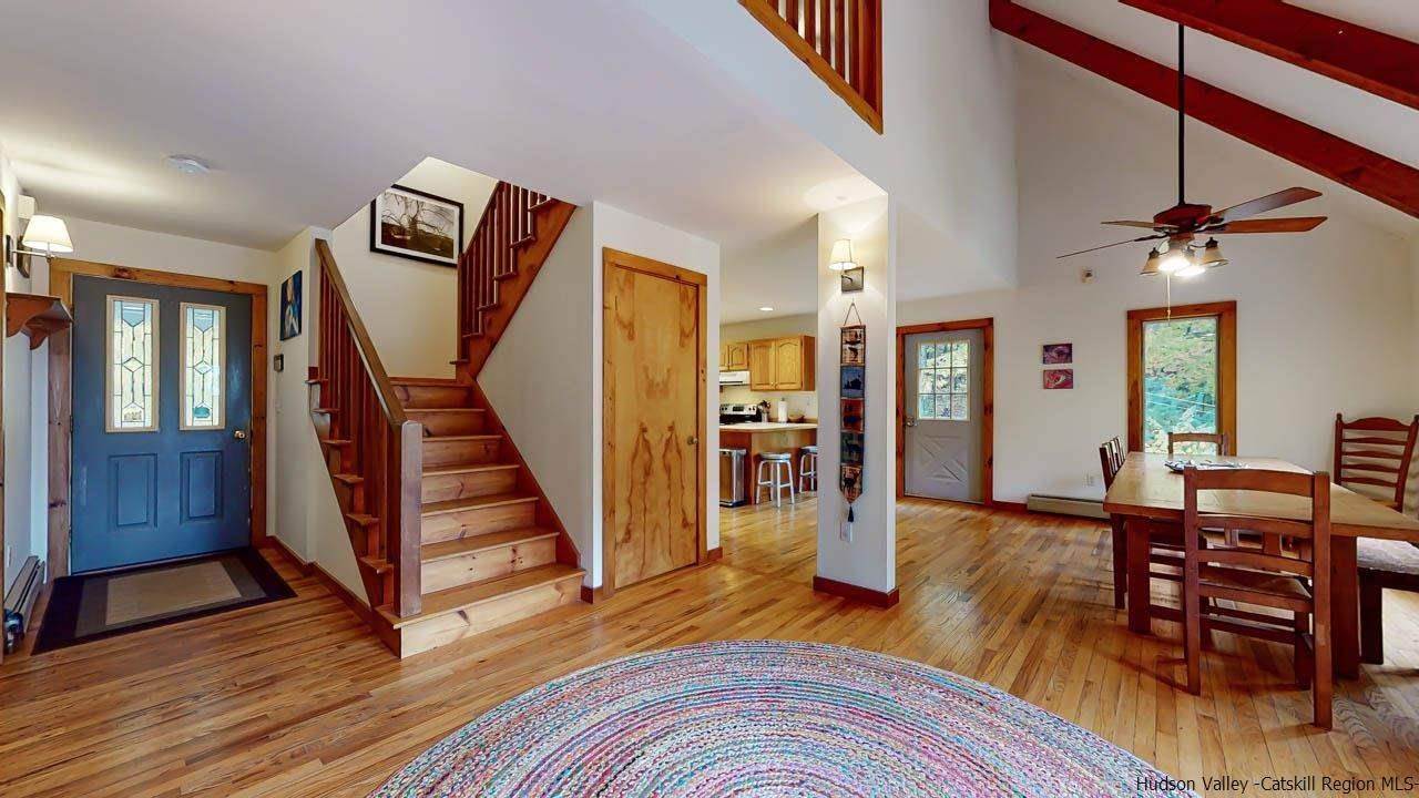 7. Single Family Homes for Sale at 560 Mt. Tobias Ext Woodstock, New York 12498 United States