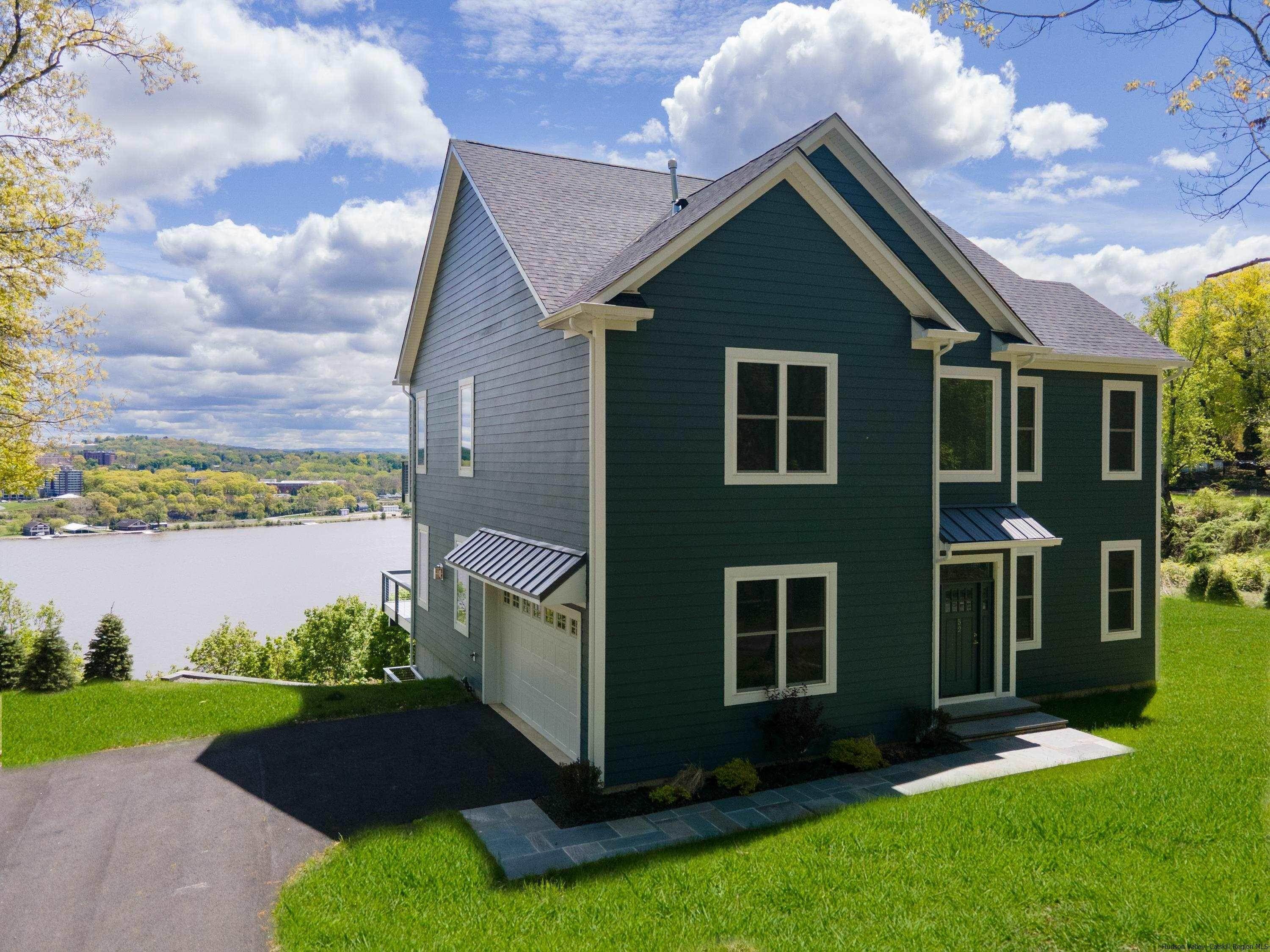 Single Family Homes 为 销售 在 5Ã‚Â 2 Bellevue Road Highland, 纽约 12528 美国