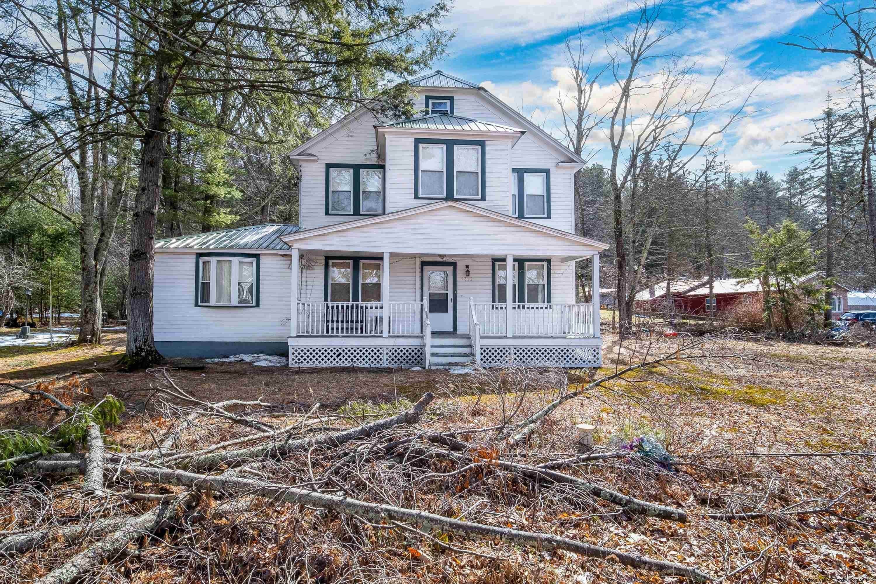 Single Family Homes für Verkauf beim 6322 State Route 42 Woodbourne, New York 12788 Vereinigte Staaten