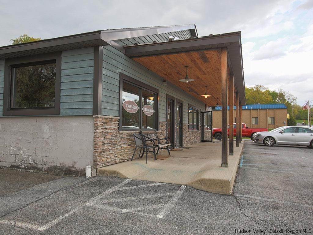 Retail for Sale at 1447 Route 9w Marlborough, New York 12542 United States