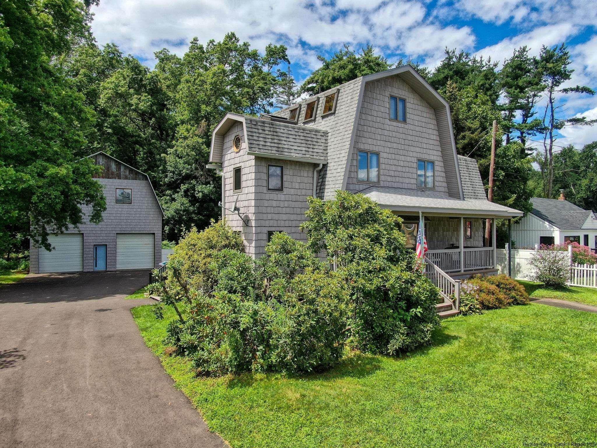 Single Family Homes 为 销售 在 177 Main Street Lake Katrine, 纽约 12449 美国