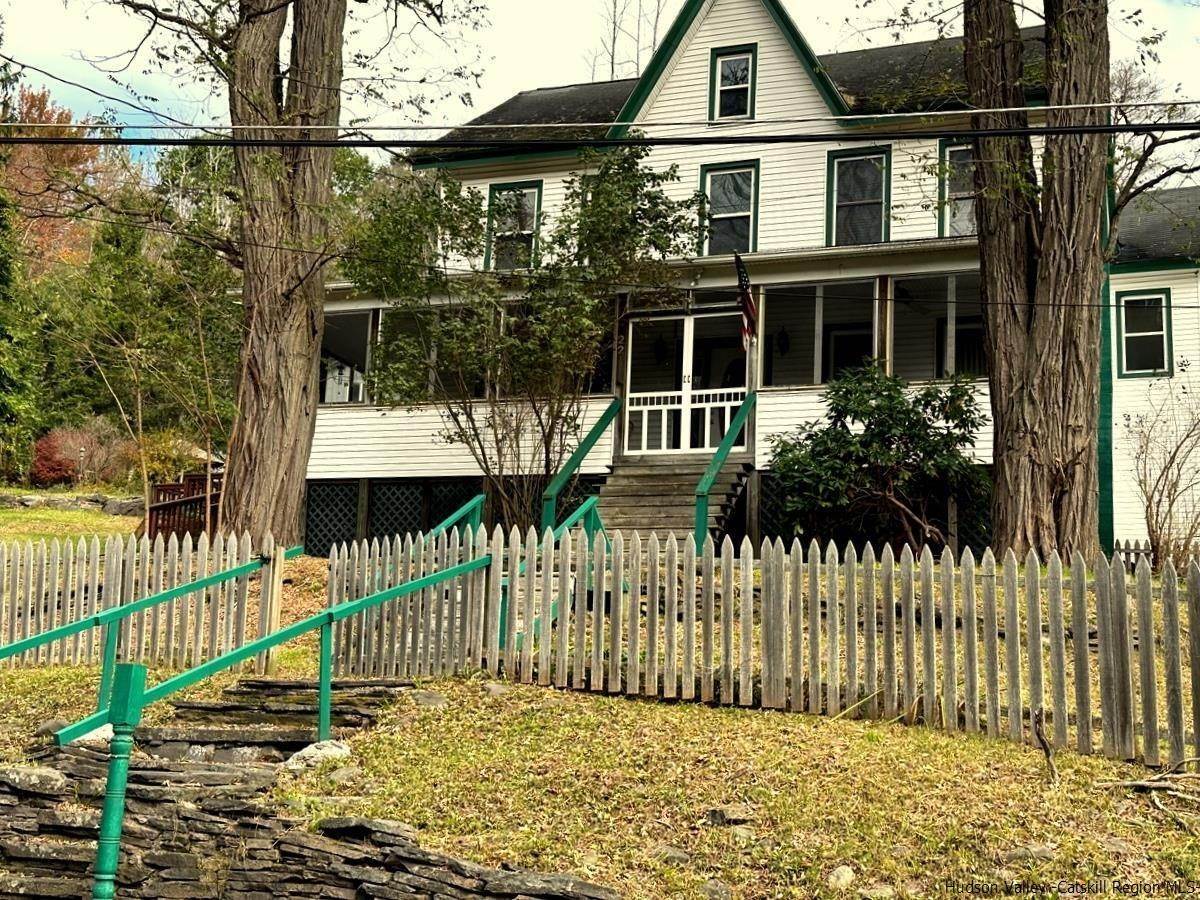 Single Family Homes pour l Vente à 11 Old Turnpike Road Pine Hill, New York 12465 États-Unis