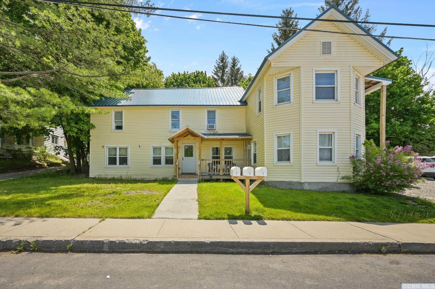 Multi-Family Homes 为 销售 在 6 Roosevelt Avenue Stamford, 纽约 12167 美国