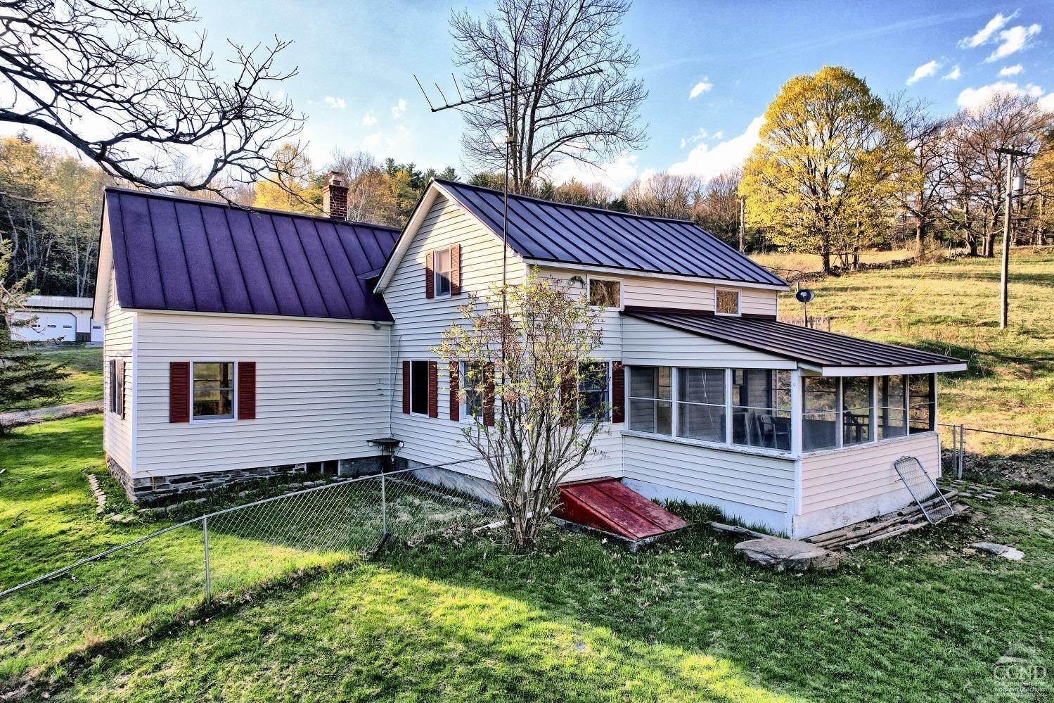 5. Single Family Homes for Sale at 332 Bixby Road Schoharie, New York 12157 United States