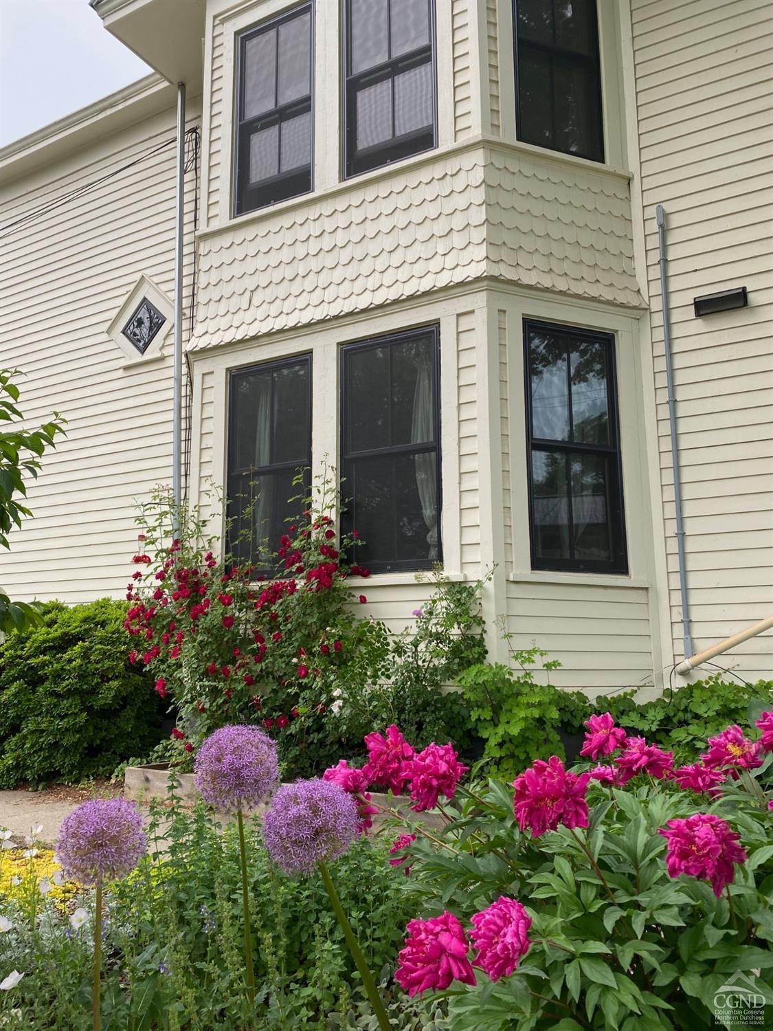 16. Multi-Family Homes for Sale at 25 Columbia Turnpike Hudson, New York 12534 United States