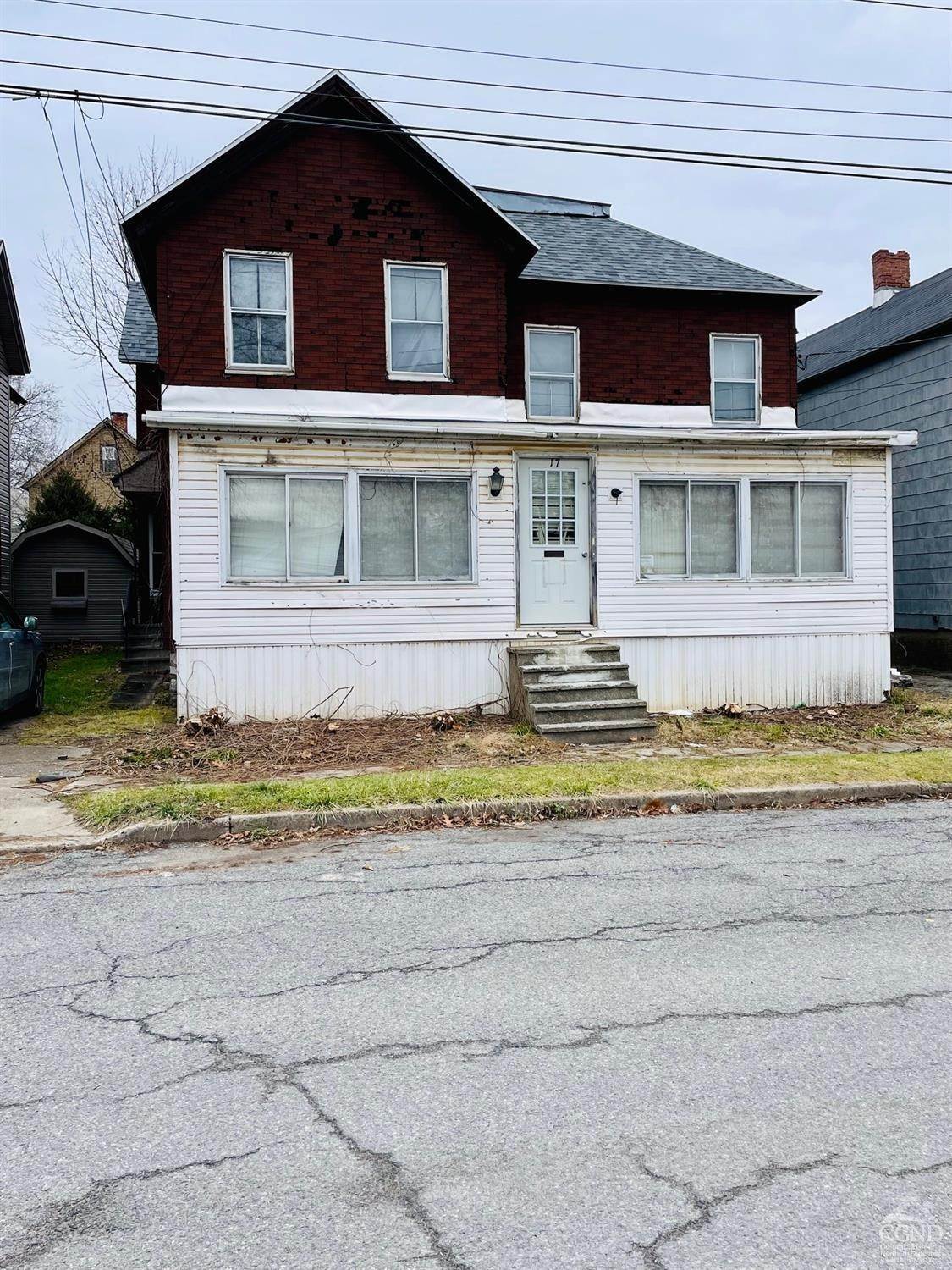 Single Family Homes pour l Vente à 17 Spring Street St. Johnsville, New York 13452 États-Unis