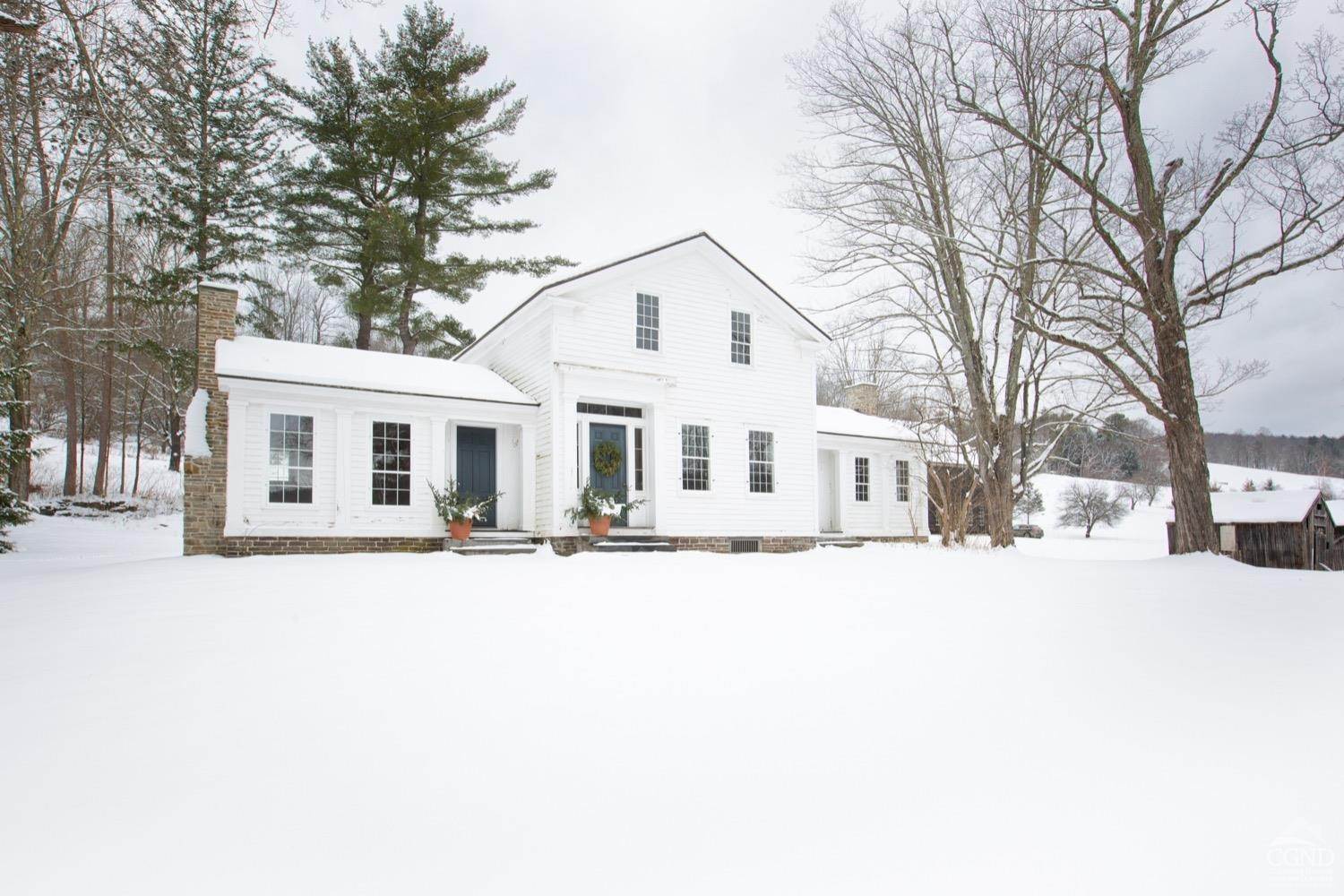Single Family Homes pour l Vente à 2163 County Highway 33 Cooperstown, New York 13326 États-Unis