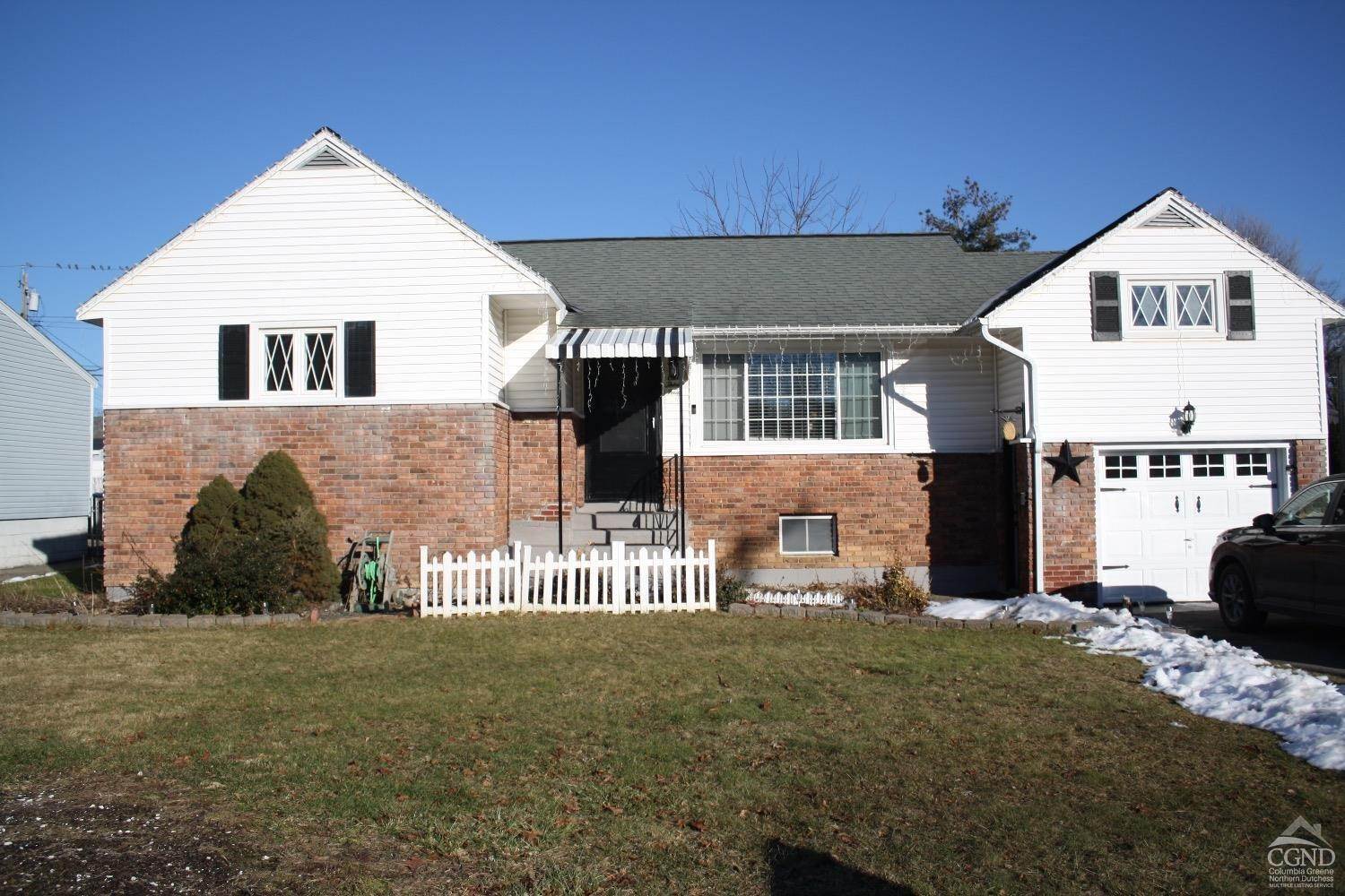 Single Family Homes pour l Vente à 134 Sherman Street Schenectady, New York 12303 États-Unis