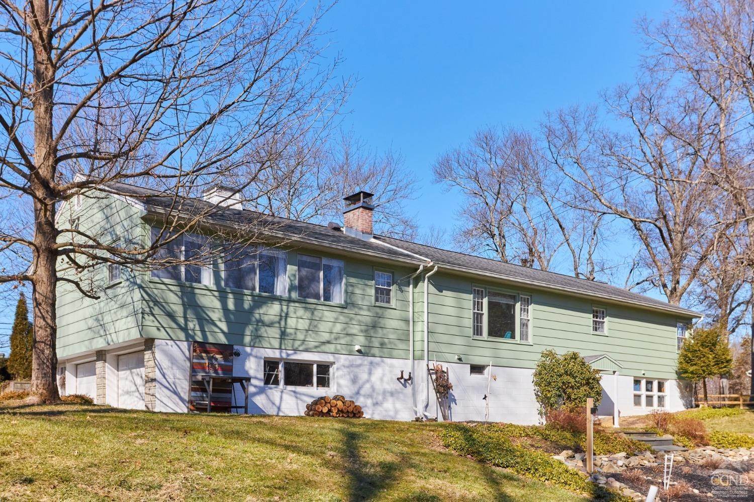20. Single Family Homes for Sale at 301 Mill Road Rhinebeck, New York 12572 United States