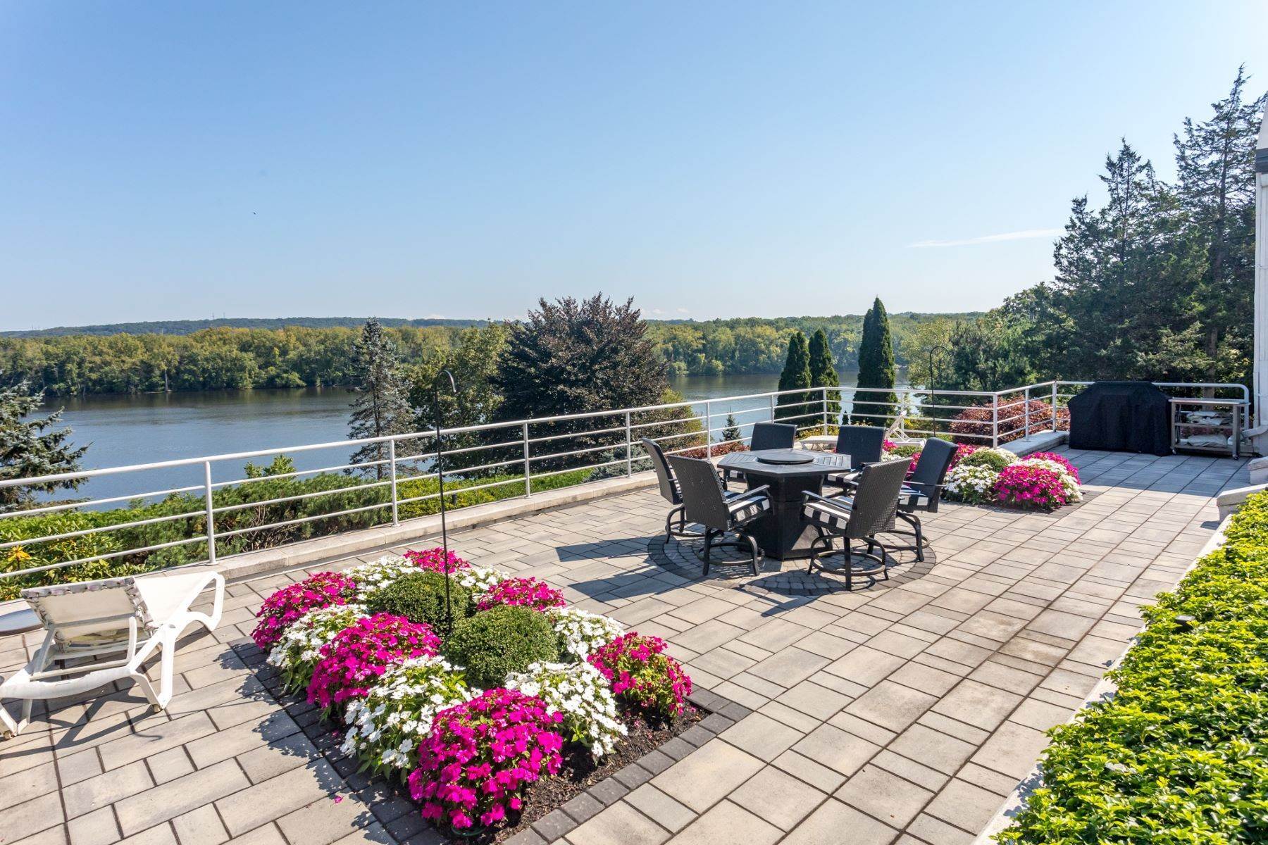 12. Single Family Homes for Sale at Stunning Hudson Riverfront Property 115 Van Wies Point Rd Glenmont, New York 12077 United States