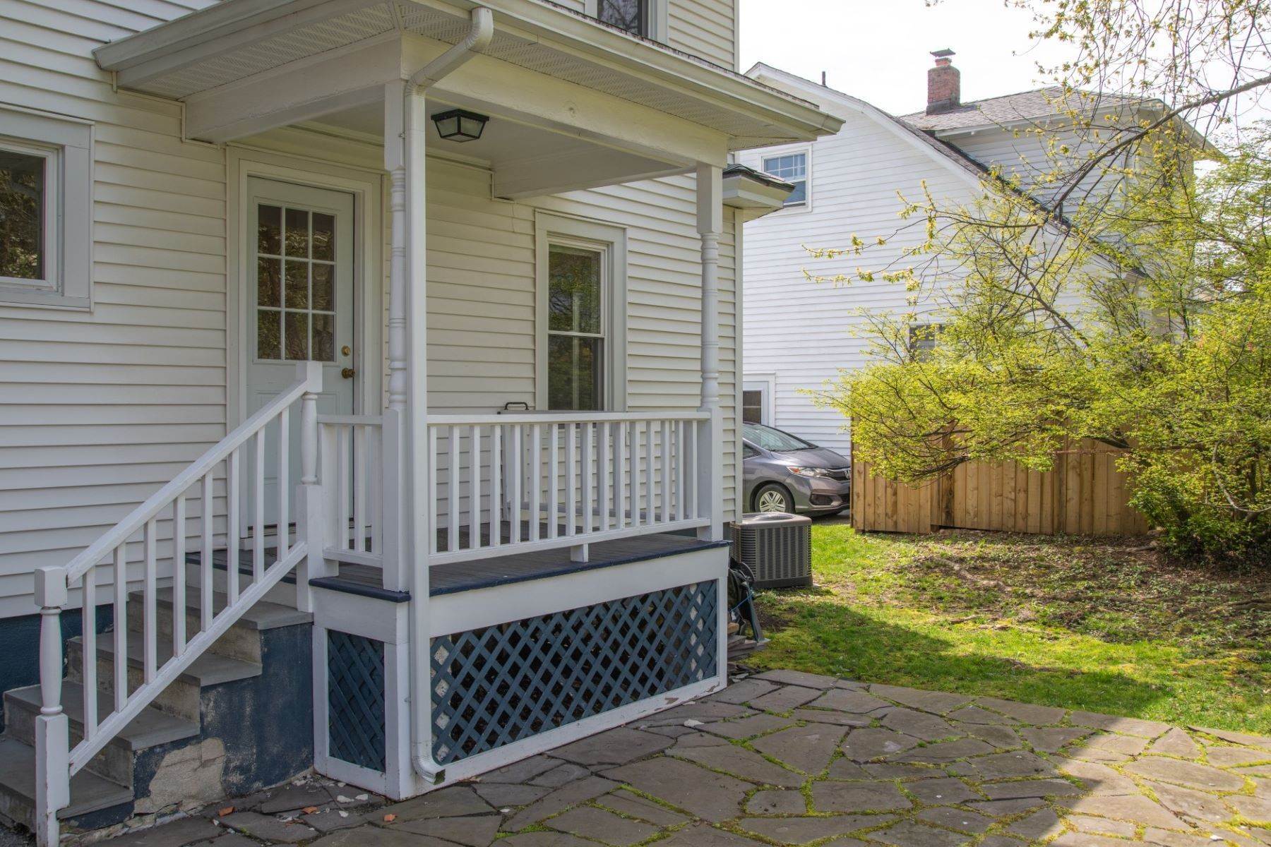 24. Single Family Homes for Sale at American Foursquare 3 North Randolph Ave Poughkeepsie, New York 12603 United States