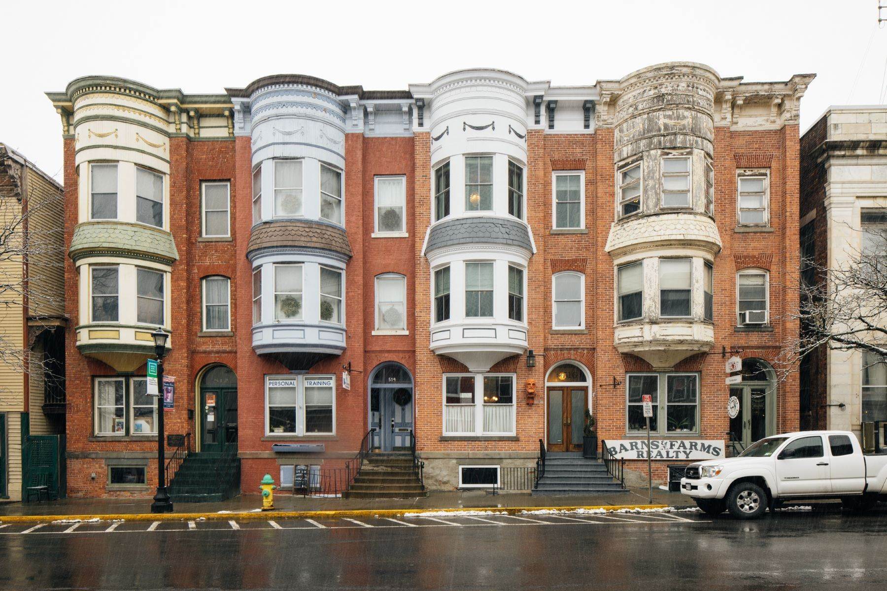 Single Family Homes por un Venta en 516 Warren Street Hudson, Nueva York 12534 Estados Unidos