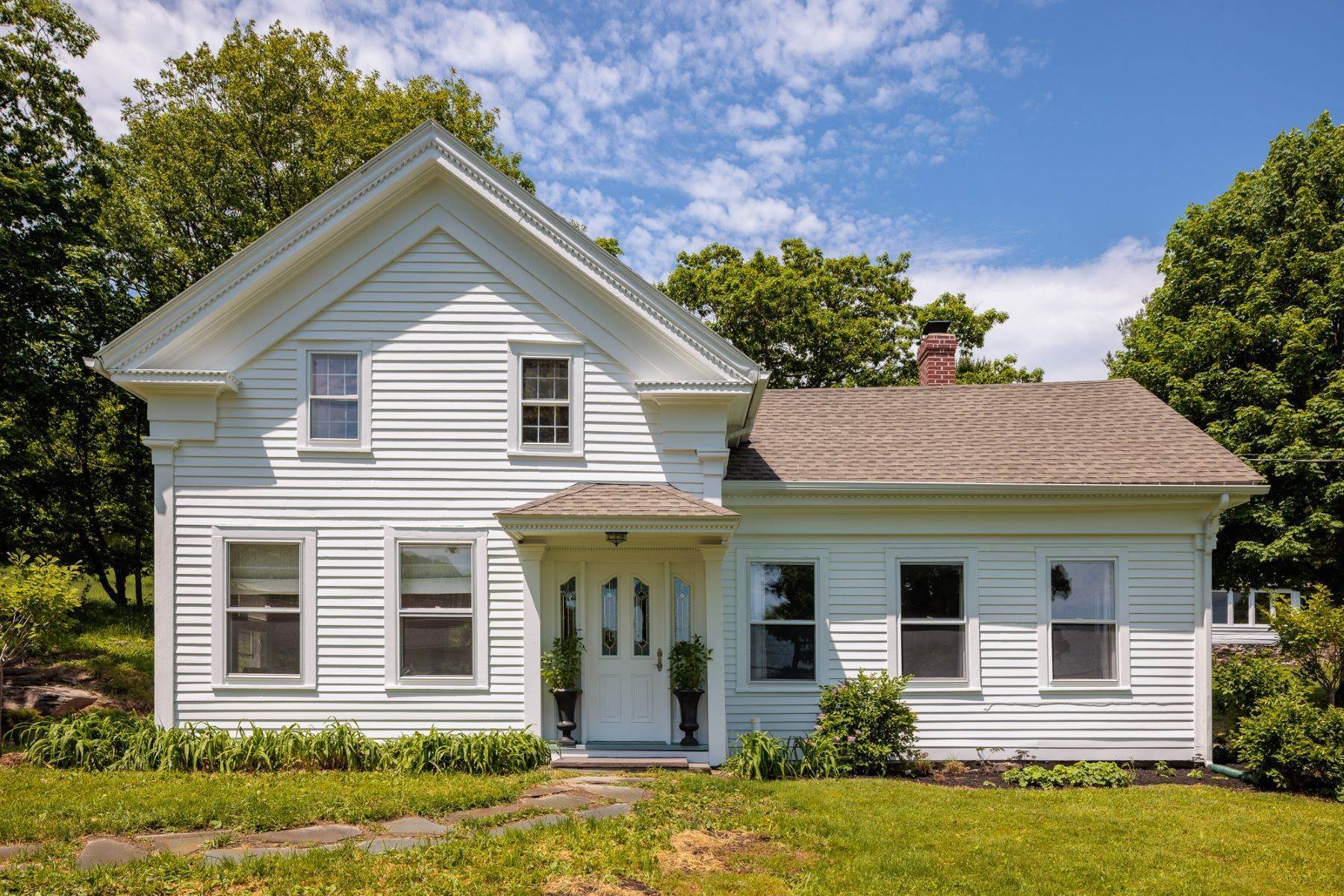 Other Residential Homes für Verkauf beim The Mountain Farmhouse 5282 County Route 20 Durham, New York 12422 Vereinigte Staaten